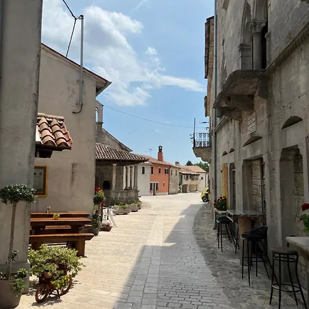 Poli Luce - Jurina Gæstehus 3*