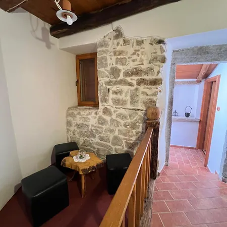 Poli Luce - Jurina Gæstehus